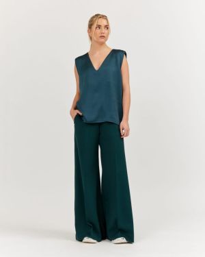  DARK GREEN